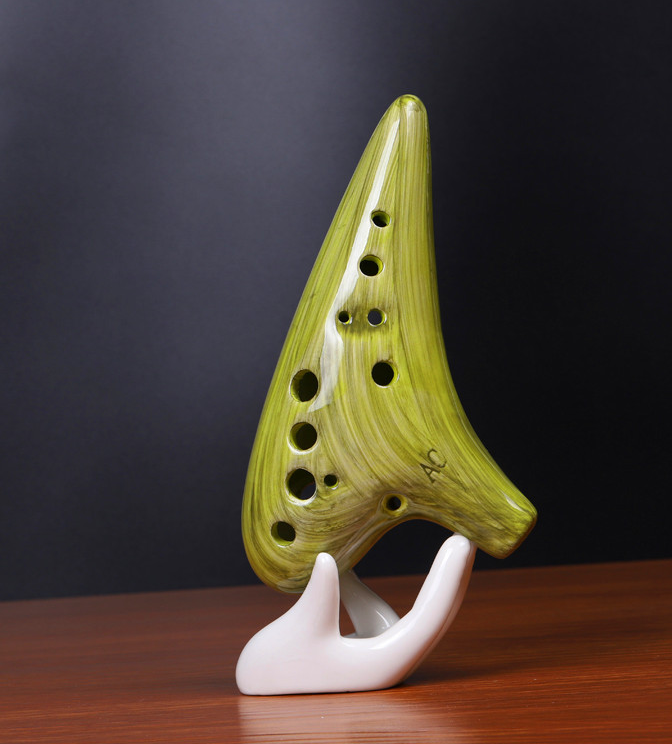 Harmonious Wisdom: The Wood-Pattern 12-Hole Blanc de Chine Ocarina